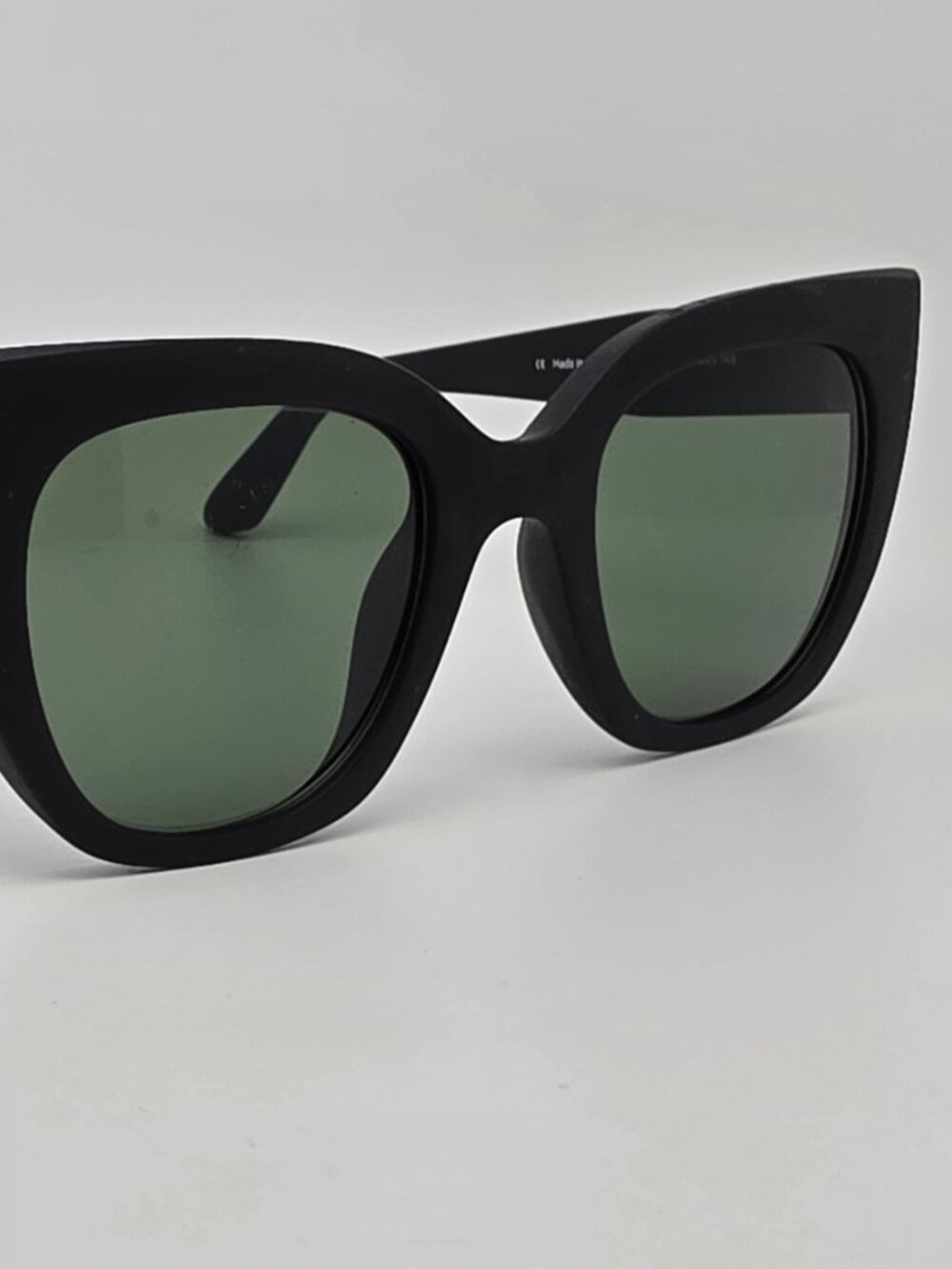 Toms Sydney Traveler Collection Black Frame Green Lens Cat Eye Sunglasses 50-23 - Picture 6 of 13